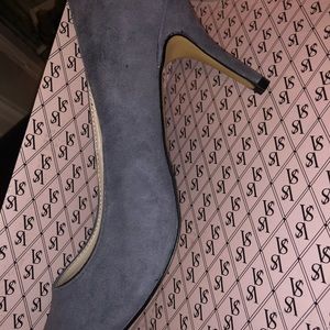 NWT 8.5 Victoria’s Secret suede Black Pearl heels